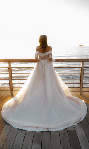 Essayer sa robe de mariée princesse à Marseille