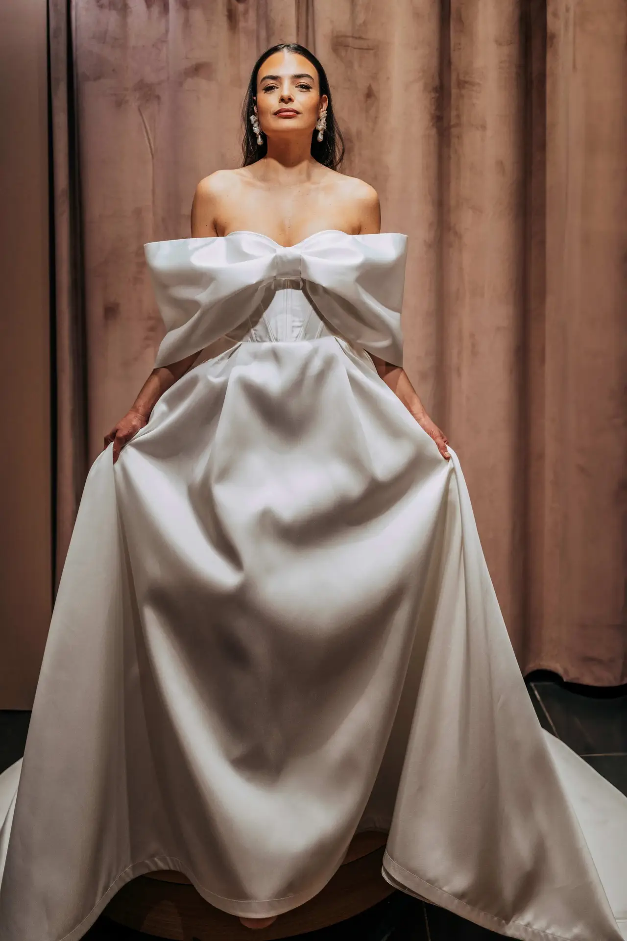 robe de mariée en mikado avec son bustier corseté