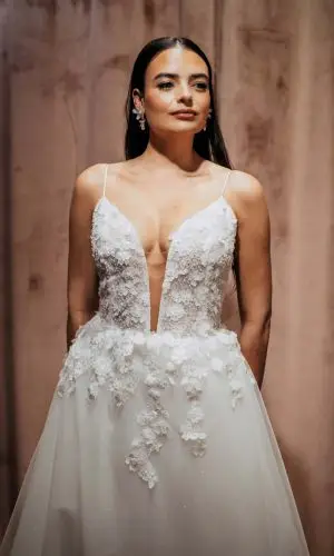 Robe de mariée trapèze avec fleurs 3D à Marseille