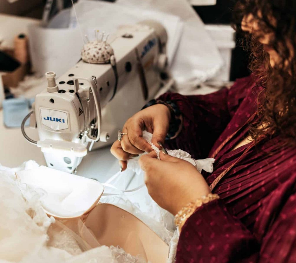 Robe de mariée sur-mesure ou demi-mesure à Marseille : Le guide de la Créatrice