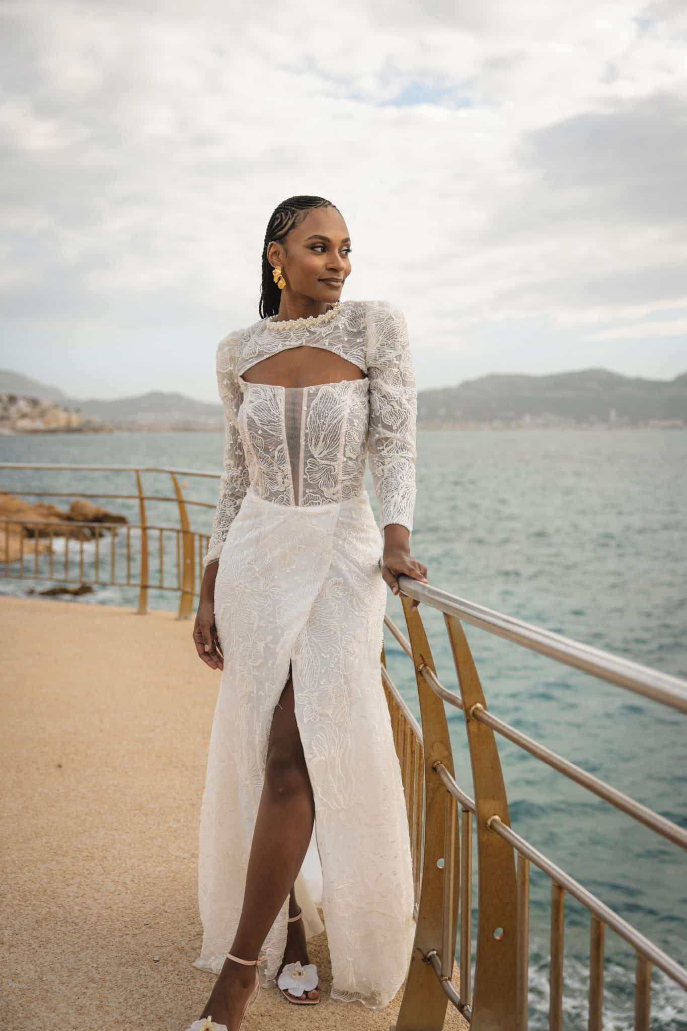 Robe de mariée sirène Marseille sur-mesure modèle Catalan avec boléro cut-out.